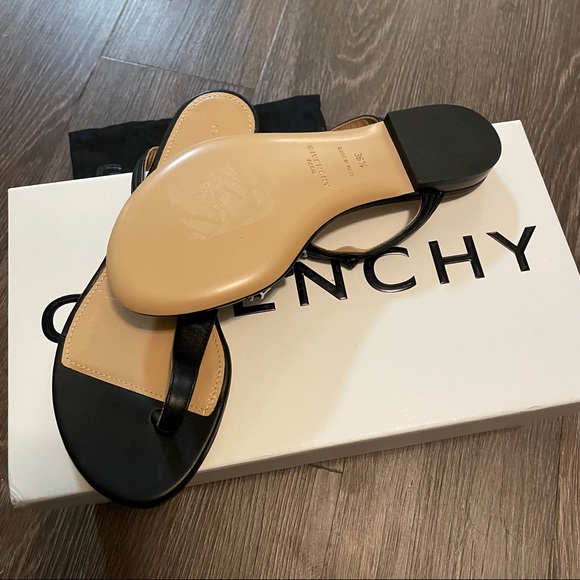 New Givenchy metal logo thong strap leather sandals - Picture 6 of 15